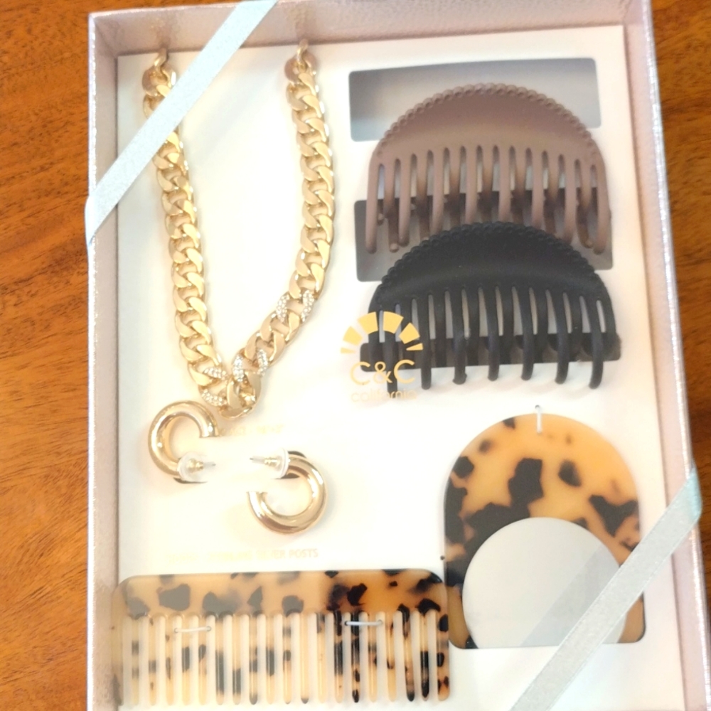 - - C&C California gold jewelry/hair accessory gift box